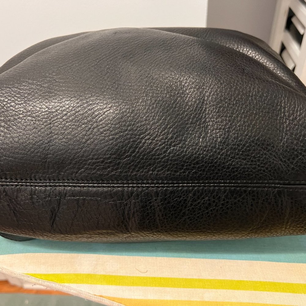 Micheal Kors black leather 2 way purse - Picture 7 of 16